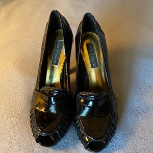 Vince Camuto black patent peep toe heels 8B/38